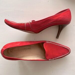 Rene Mancini Paris Red suede/leather pointed toe heels w/deco stitching 40/US10